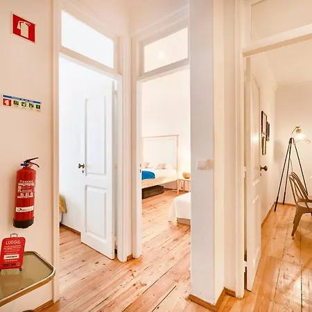 Apartment Spacious Bairro Alto With Courtyard, By Timecooler *