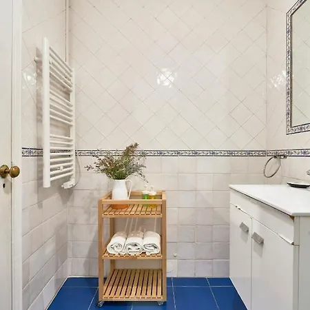 Apartment Spacious Bairro Alto With Courtyard, By Timecooler *