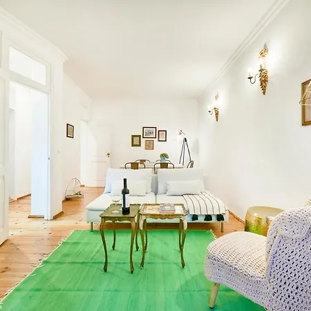 Spacious Bairro Alto With Courtyard, By Timecooler Lizbona