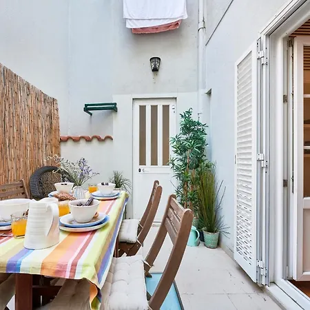 Spacious Bairro Alto With Courtyard, By Timecooler *