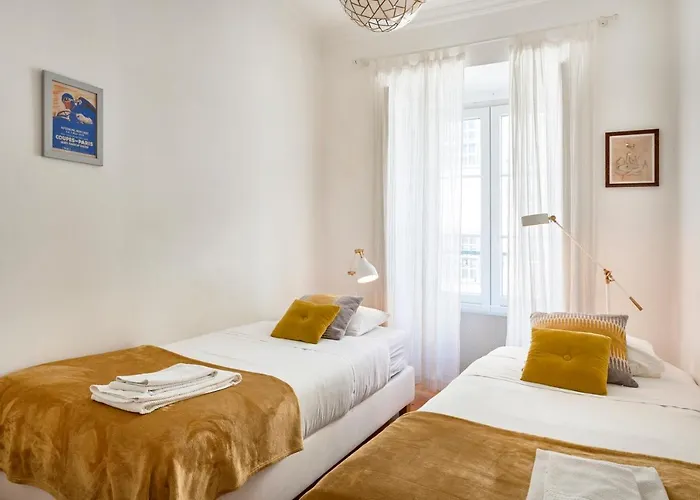 דירה Spacious Bairro Alto With Courtyard, By Timecooler ליסבון