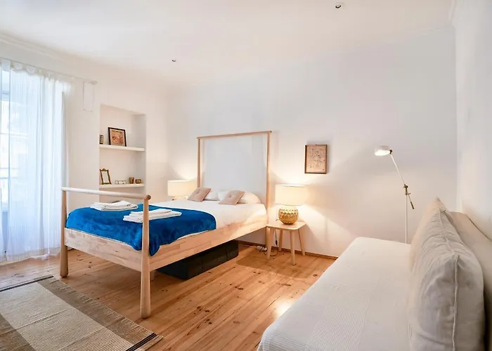 דירה Spacious Bairro Alto With Courtyard, By Timecooler ליסבון