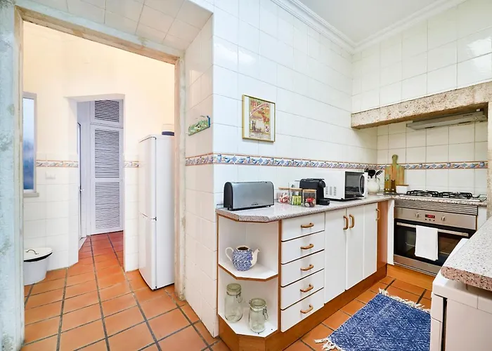 Spacious Bairro Alto With Courtyard, By Timecooler