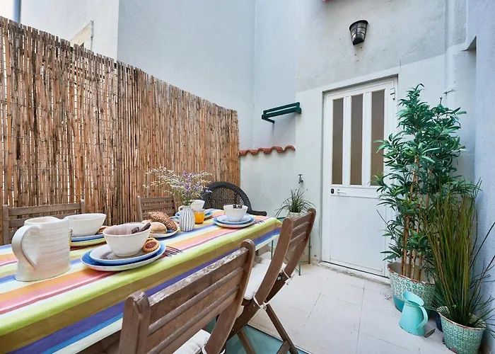 Spacious Bairro Alto With Courtyard, By Timecooler