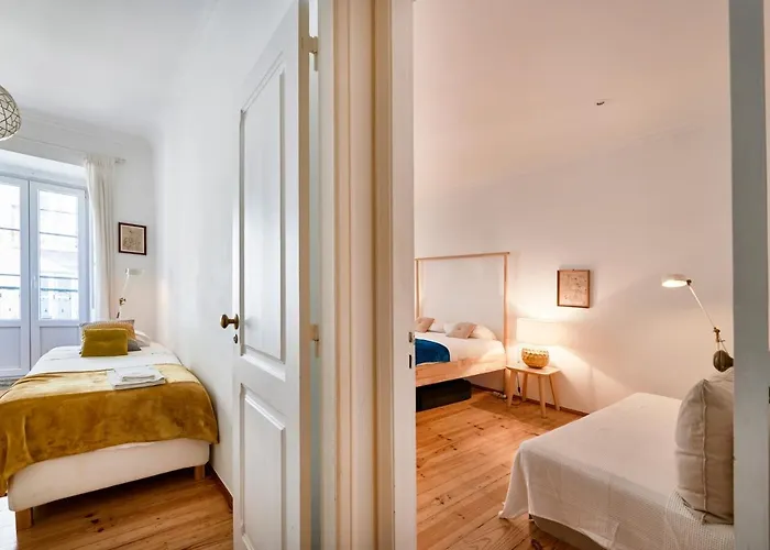 아파트 Spacious Bairro Alto With Courtyard, By Timecooler