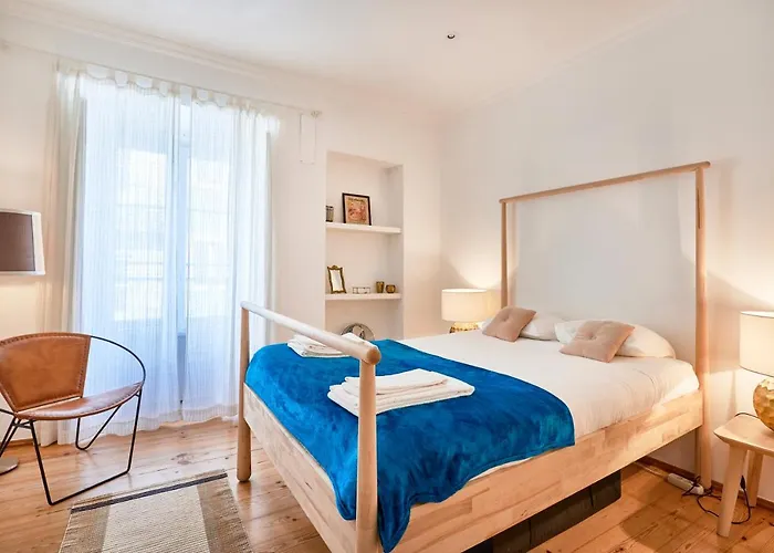 Spacious Bairro Alto With Courtyard, By Timecooler דירה *