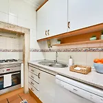 Spacious Bairro Alto With Courtyard, By Timecooler Διαμέρισμα