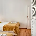 Spacious Bairro Alto With Courtyard, By Timecooler Διαμέρισμα