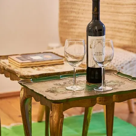 Spacious Bairro Alto With Courtyard, By Timecooler Apartament Lizbona