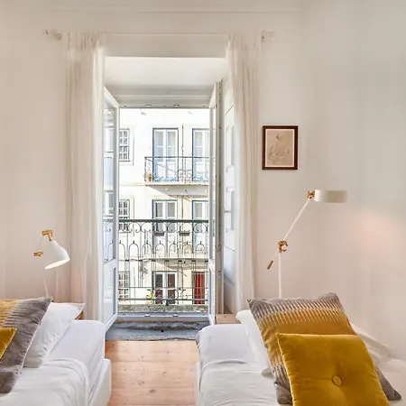 Apartament Spacious Bairro Alto With Courtyard, By Timecooler