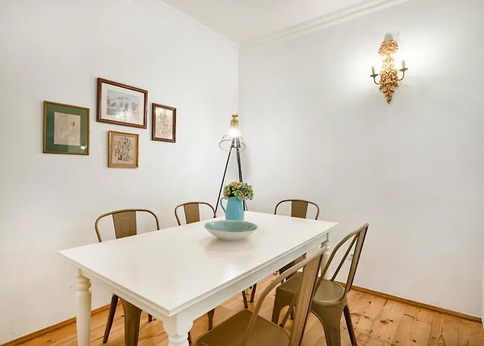 Spacious Bairro Alto With Courtyard, By Timecooler *