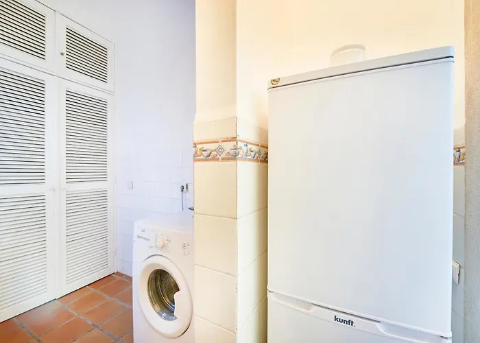 Spacious Bairro Alto With Courtyard, By Timecooler
